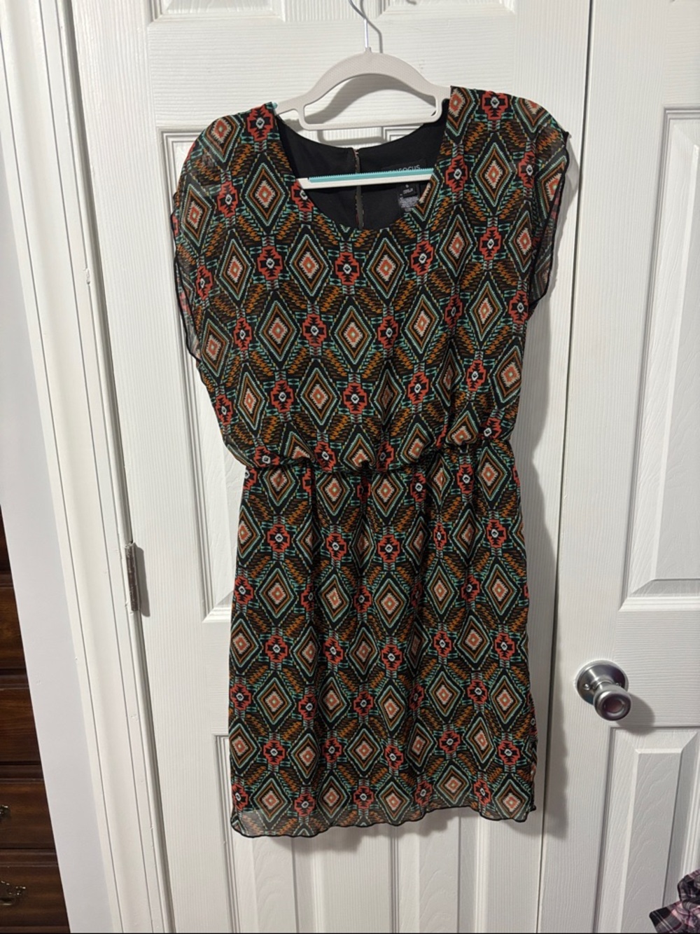Enfocus Studio Short Sleeve Geometric Midi Dress in Black, Green, Orange